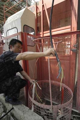 升降机电缆被盗工地歇工一天