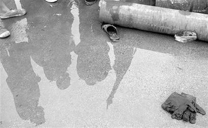 钢管突然滑落 装卸工被砸死