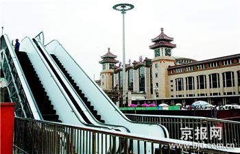 北京站调试天桥电梯(图)