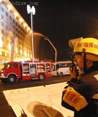 厦门消防昨演练高楼跳跃式灭火