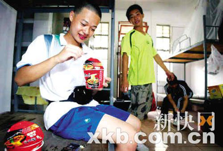 广州大学城食堂涨价 网友竞晒学校菜价