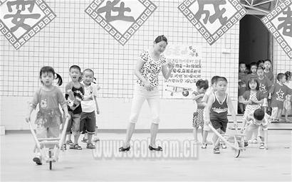 心急父母催生幼儿园大班复读生