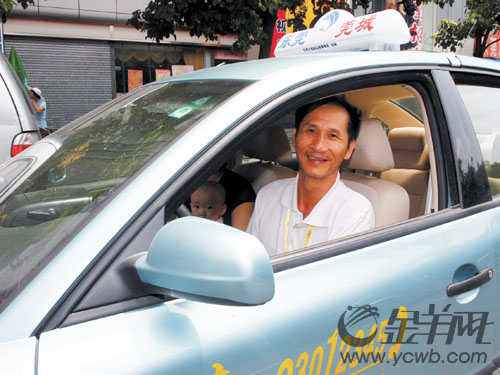 开了21年摩的 如今转型开的士