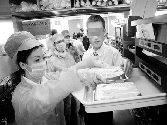 麦当劳小时工多拿17%