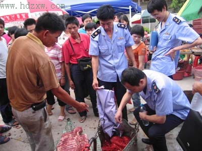 晋江市工商局查获25公斤母猪肉