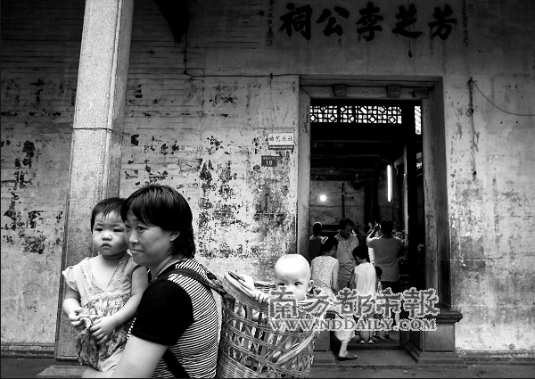 尽把哀音诉,叹息别故乡