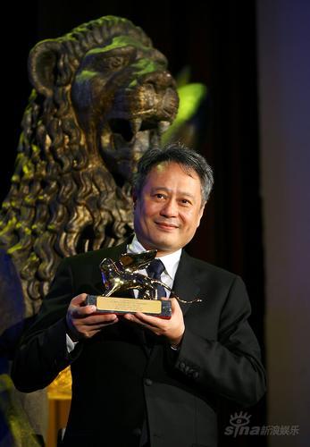 李安《色·戒》获金狮奖 受访称台政治现状羞