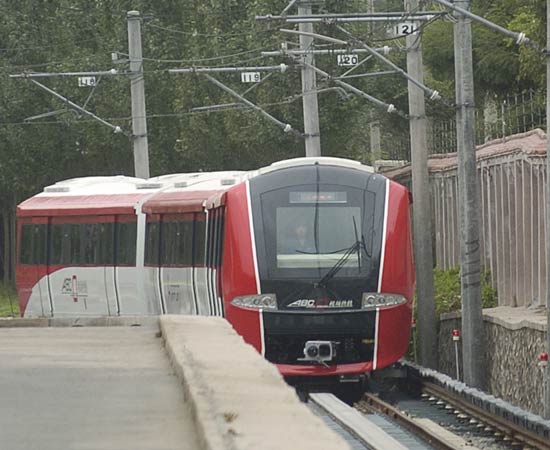 图文:长春客车厂设计的北京机场地铁下线