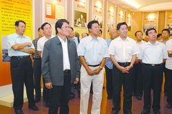 全国人大常委会副委员长李铁映深入海城全面视察