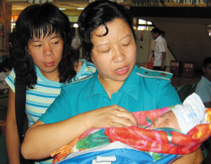 这名先天性愚型儿已送往市儿童福利院