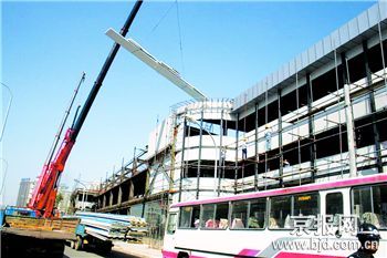 北京朝阳法院强拆大型钢结构违章建筑