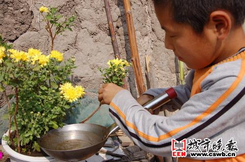 男孩不说话 哭都不出声