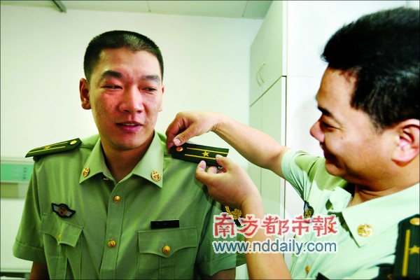 由武警中尉连跳两级晋升为武警少校