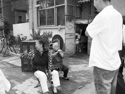 这个2号院仿佛桃花源 邻里代领工资,自种花卉