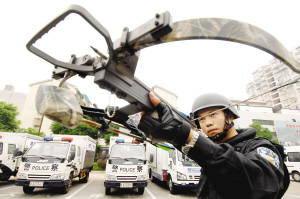 长沙特警配备弓弩_新闻中心_新浪网