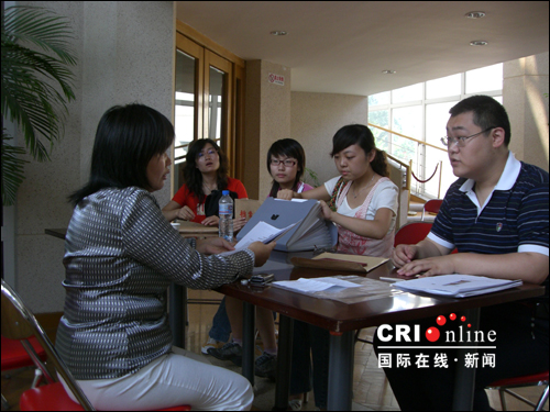 新闻特写:一次特殊的留学签证(组图)