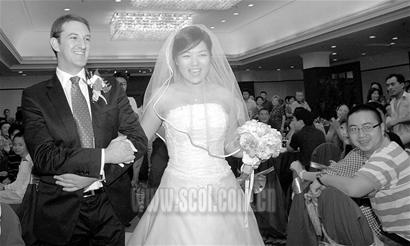 成都女孩和英国拍卖师喜结良缘这对新人表示将