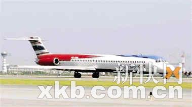 普吉岛空难 泰廉价航班摔两半