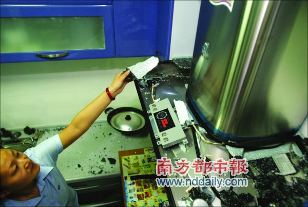 新买油烟机玻璃爆裂