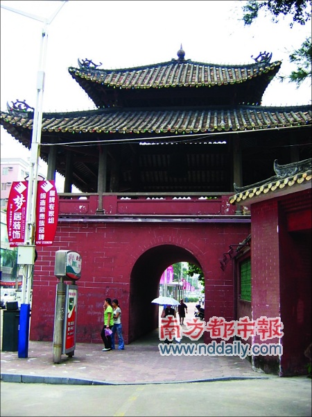 本报讯(记者陈宇)顺德大良钟楼公园将告别只见