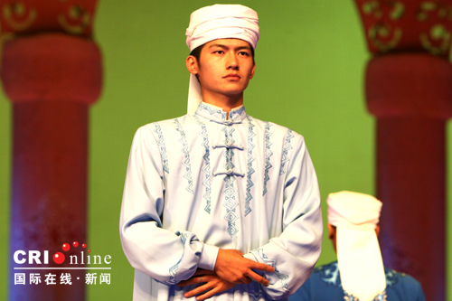 首届回族舞蹈服饰展演完美谢幕(组图)(2)