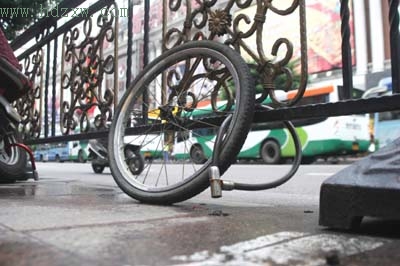 自行车被偷得只剩前轮