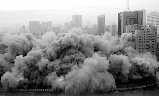 寒冬里阿拉善阿右旗供电公司帮农牧民告别烟熏火燎