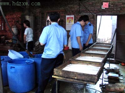 鲤城工商昨捣毁两家豆腐黑作坊