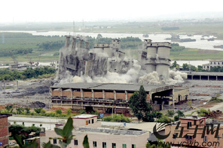 轰隆隆,水泥厂倒也!