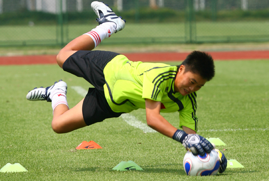 守门员扑球