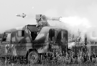 确山-2007军演对目标实施精确打击