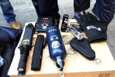 新式警用装备宝刀配英雄