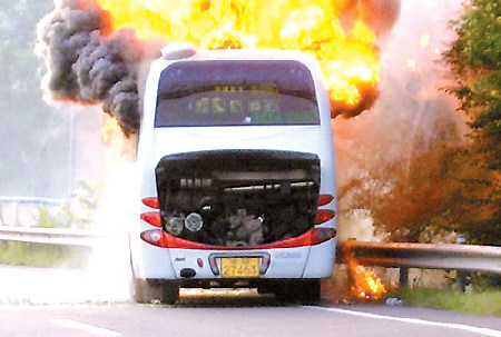 客车起火27人遇难