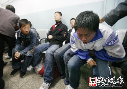 肚子疼了一个多月+22个娃来长检查