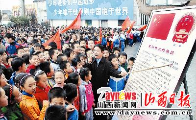 和谐之歌:长治市实验中学开展象征性跑步游全