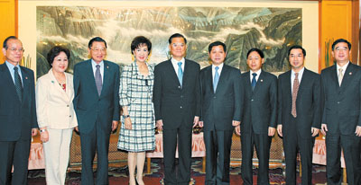 "   昨天上午,深圳市市长许宗衡在五洲宾馆会见了首次来深的中国
