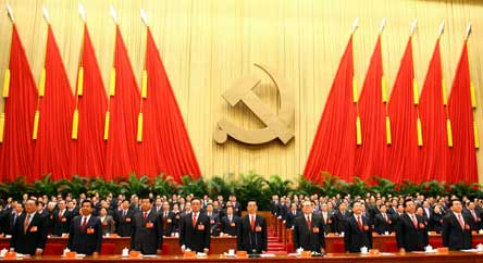 党的十七大昨日胜利闭幕 会议选举产生新一届