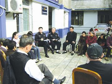 卤肉作坊气味扰民 民警开坝坝会听证