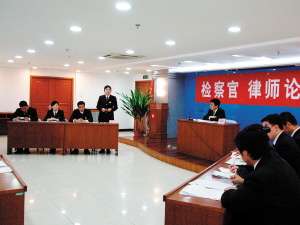 检察官律师 庭下摆擂辩论