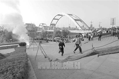 世界最长鞭炮响了70分钟