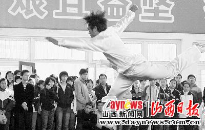 山西省首届大学生武术锦标赛闭幕(图)