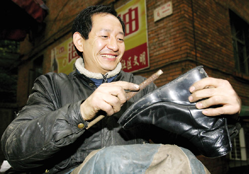 皮匠补鞋21年 主城买房两套_新闻中心_新浪网