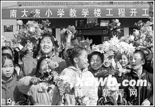 灞桥区政府为孩子们重建教学楼(图)