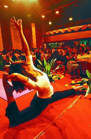 瑜伽教练,学两招也敢出师收徒 瑜伽练习者受伤