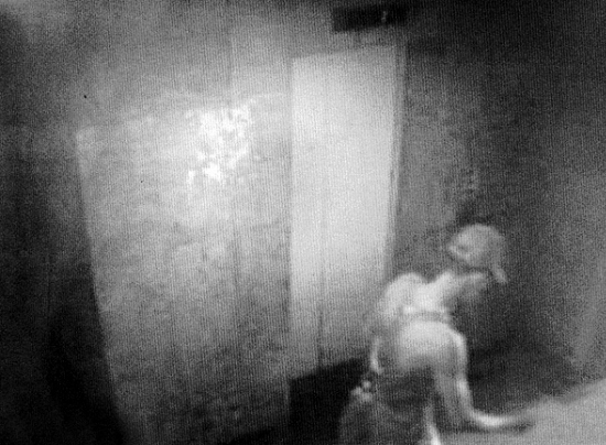 见到他赶紧给刑警打电话