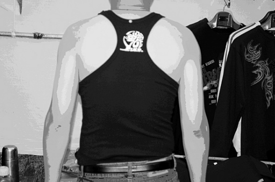 见到他赶紧给刑警打电话