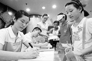 高考女状元现象调查：现行标准被指对女孩有利