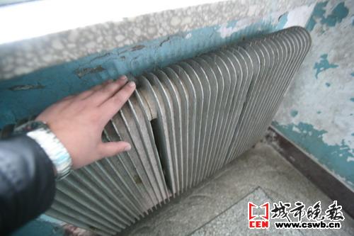 暖气冰凉 200学生挨冻