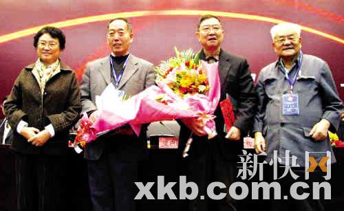 我国四位数学家分获华罗庚陈省身数学奖