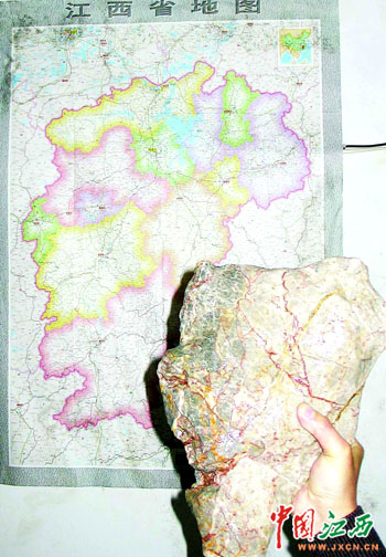 奇石酷似江西省地图 (图)